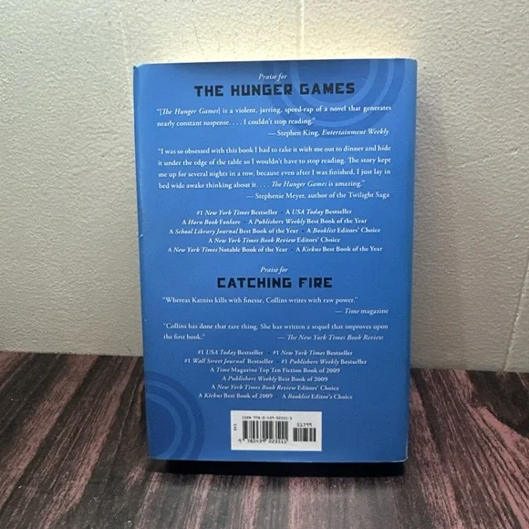 The Hunger Games Book Set - Black, Blue, Red Covers. 5 Books - Picture 8 of 12